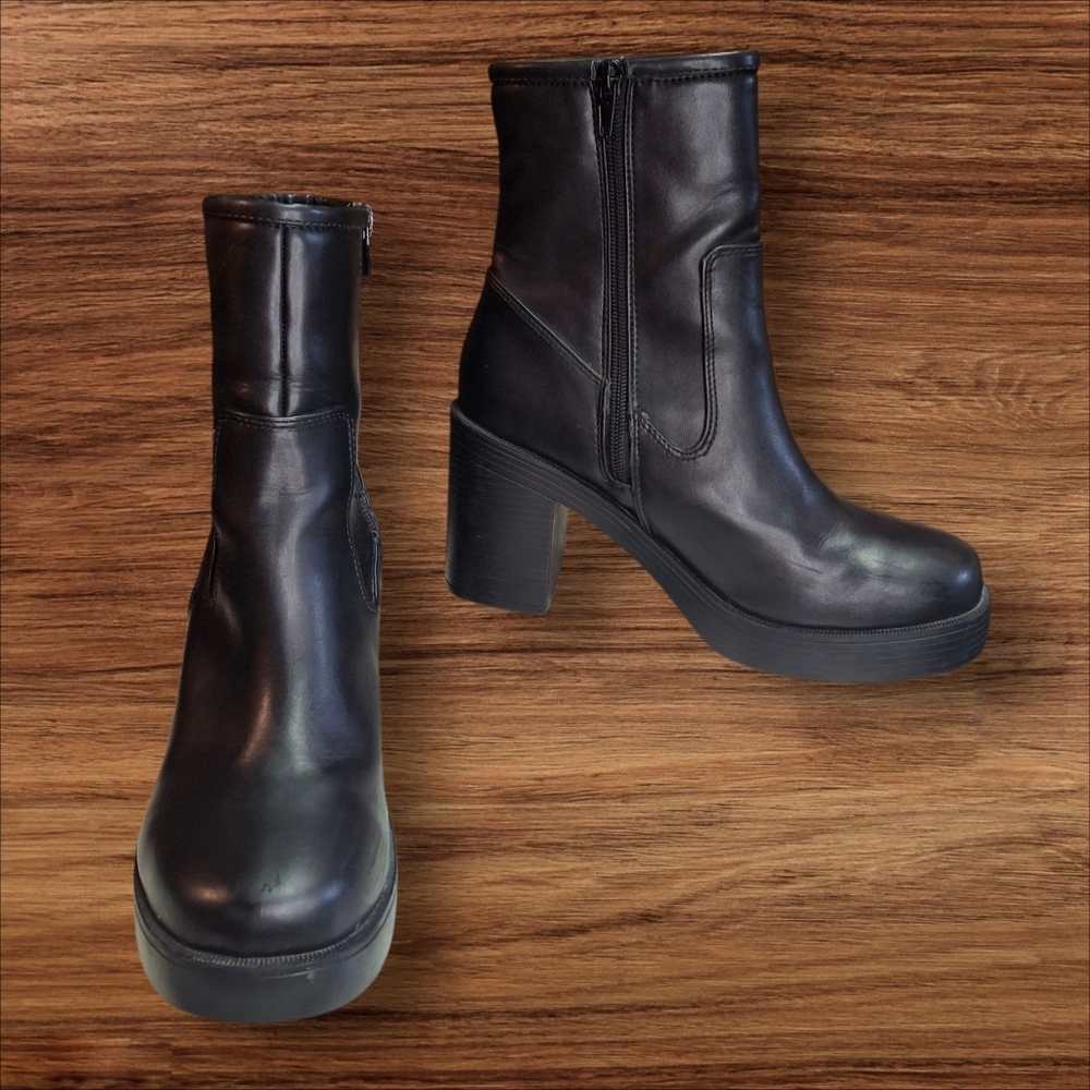 Urban Outfitters Mid-Calf Side Zipper Block Heel Black Boots   Women Size 7